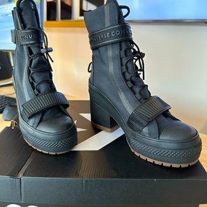 They are brand new, didn’t fit my daughter. Woman’s size 6